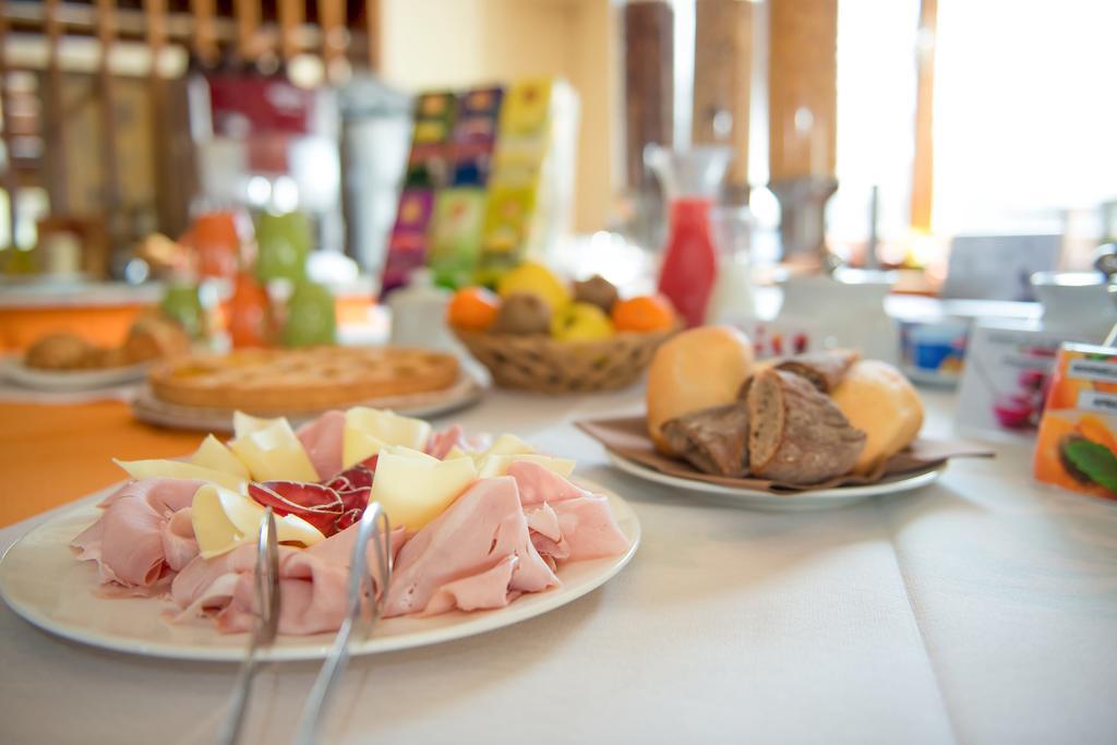 Dependance Sporting Hotel Ливиньо Екстериор снимка